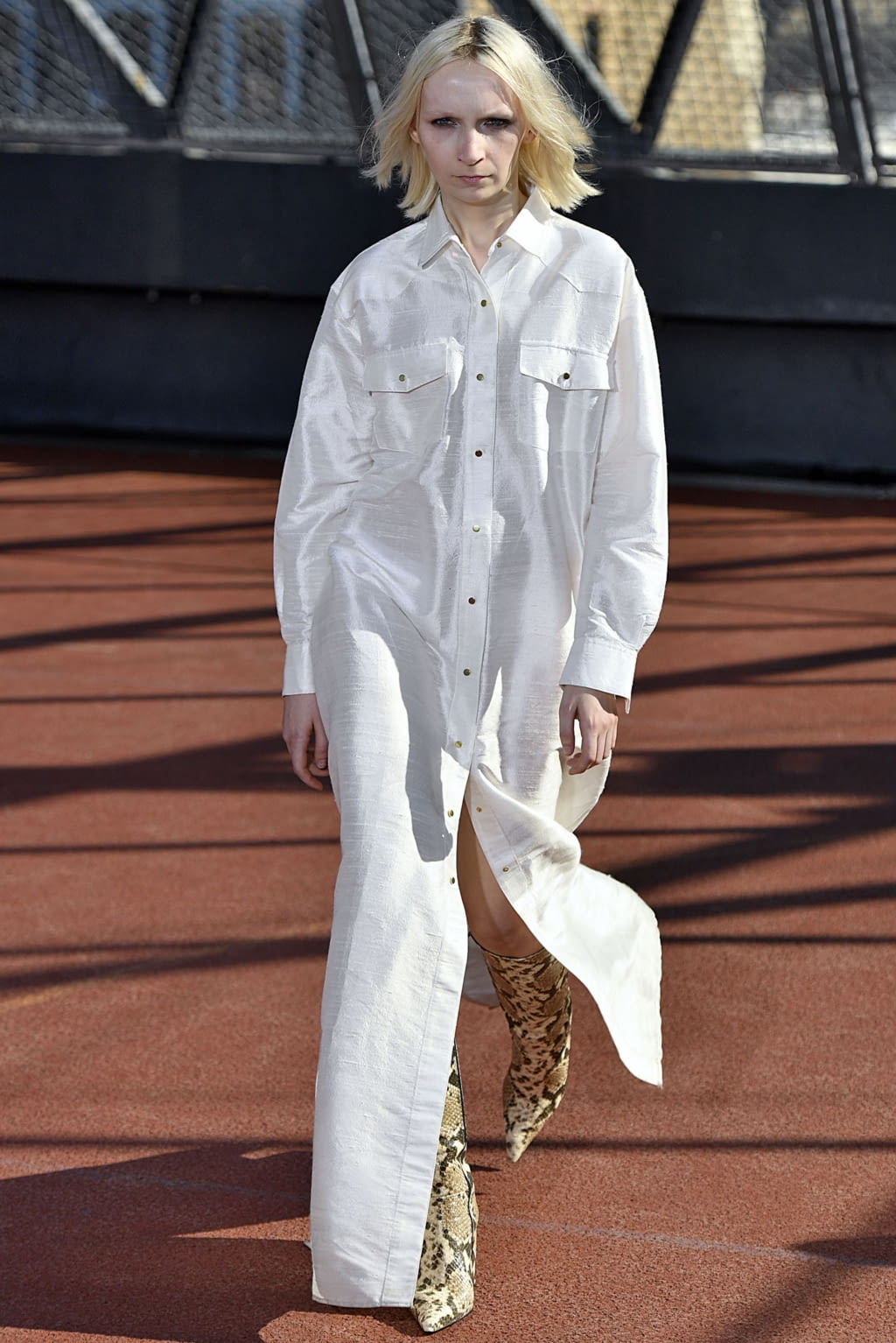 Fashion Week Paris Spring/Summer 2019 look 68 from the Marques' Almeida collection 女装