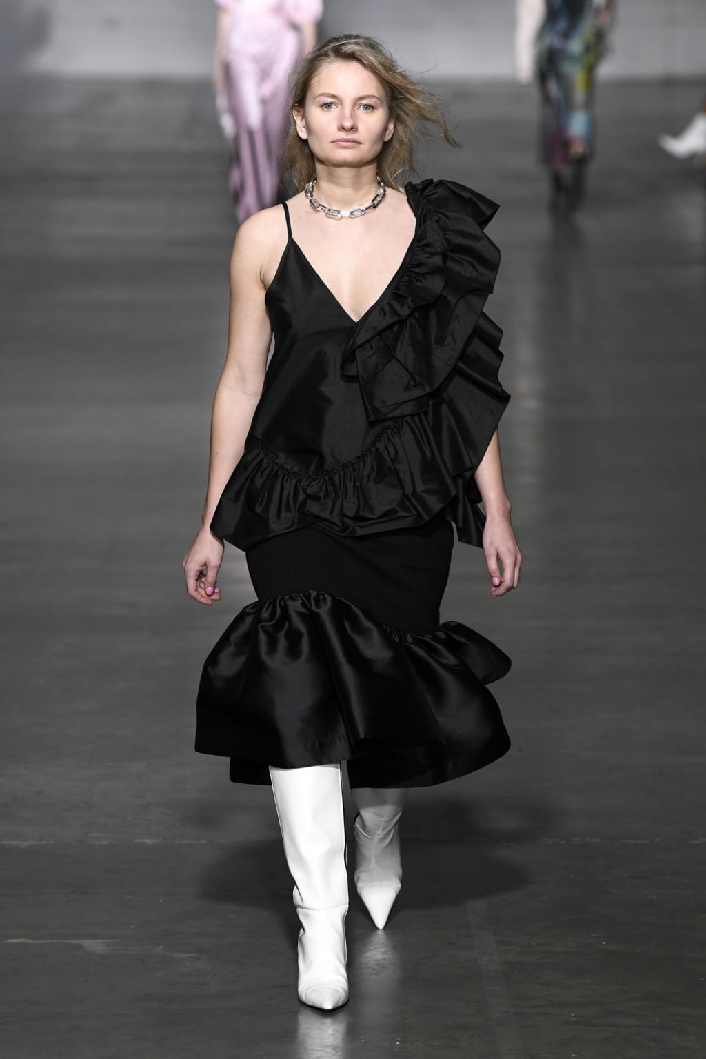 Fashion Week London Fall/Winter 2020 look 10 de la collection Marques' Almeida womenswear