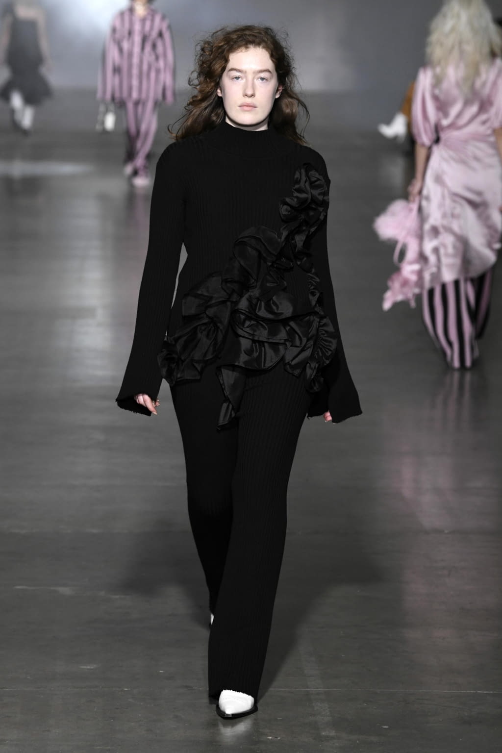 Fashion Week London Fall/Winter 2020 look 13 from the Marques' Almeida collection womenswear