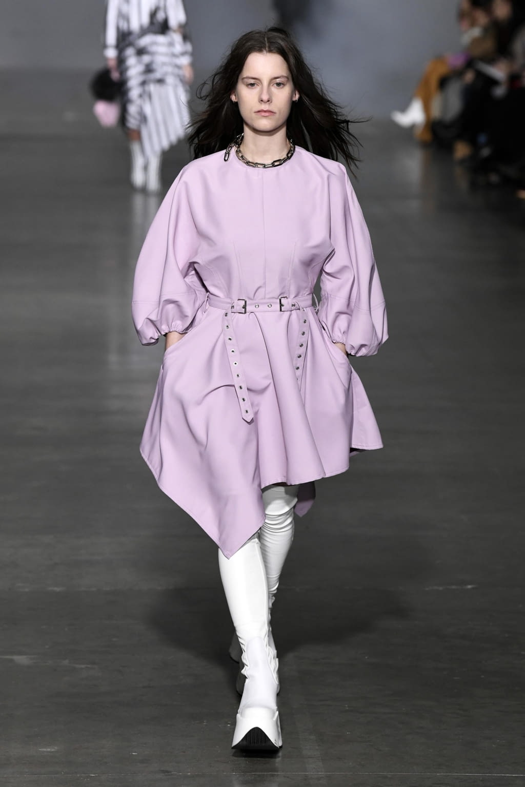 Fashion Week London Fall/Winter 2020 look 18 from the Marques' Almeida collection 女装