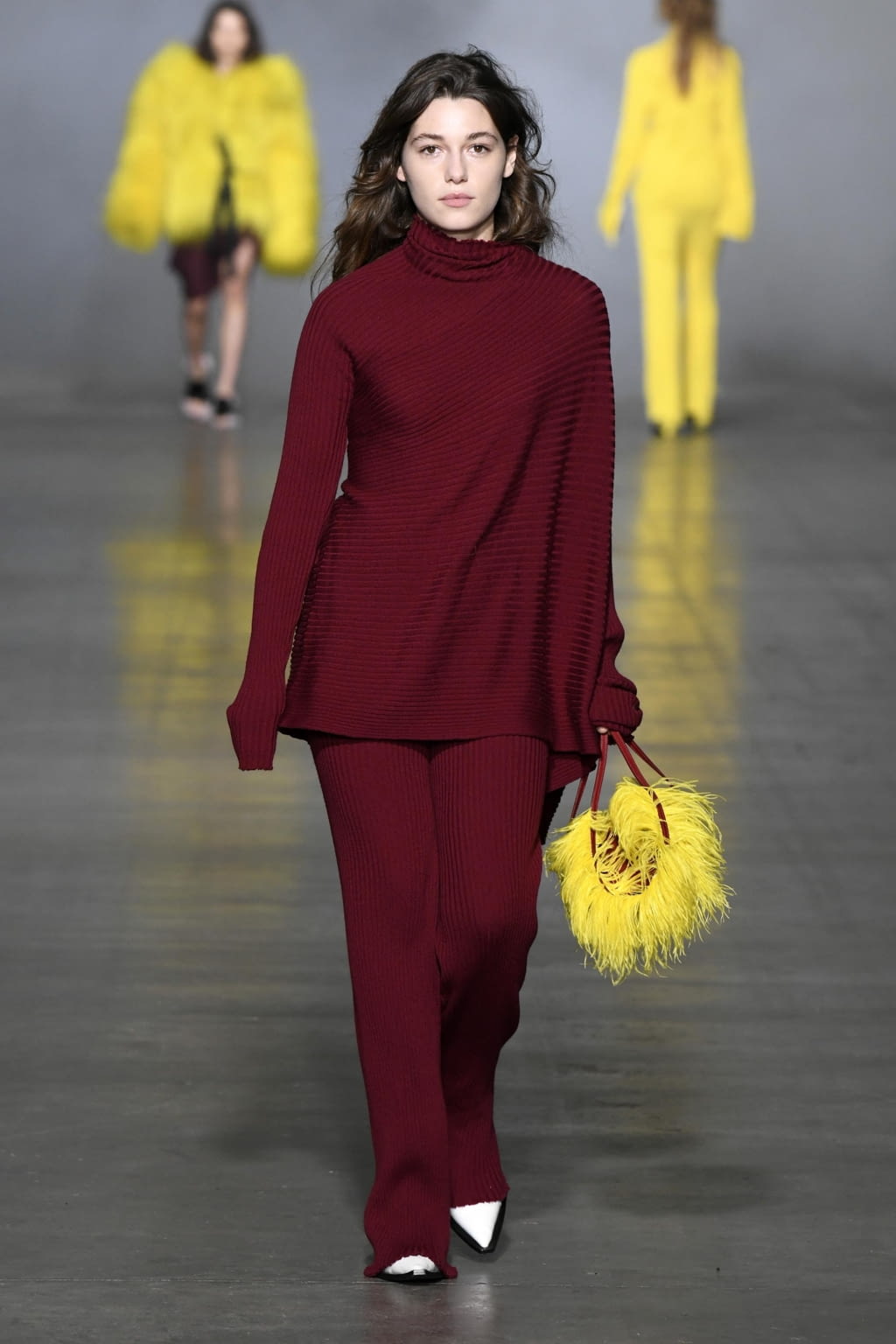 Fashion Week London Fall/Winter 2020 look 24 from the Marques' Almeida collection 女装