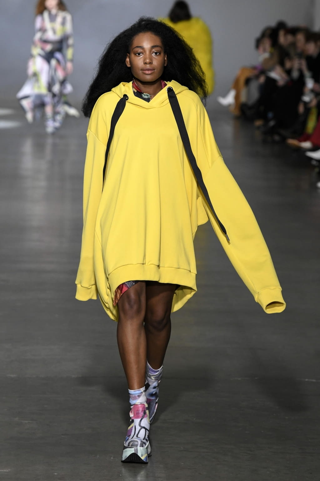 Fashion Week London Fall/Winter 2020 look 27 from the Marques' Almeida collection 女装