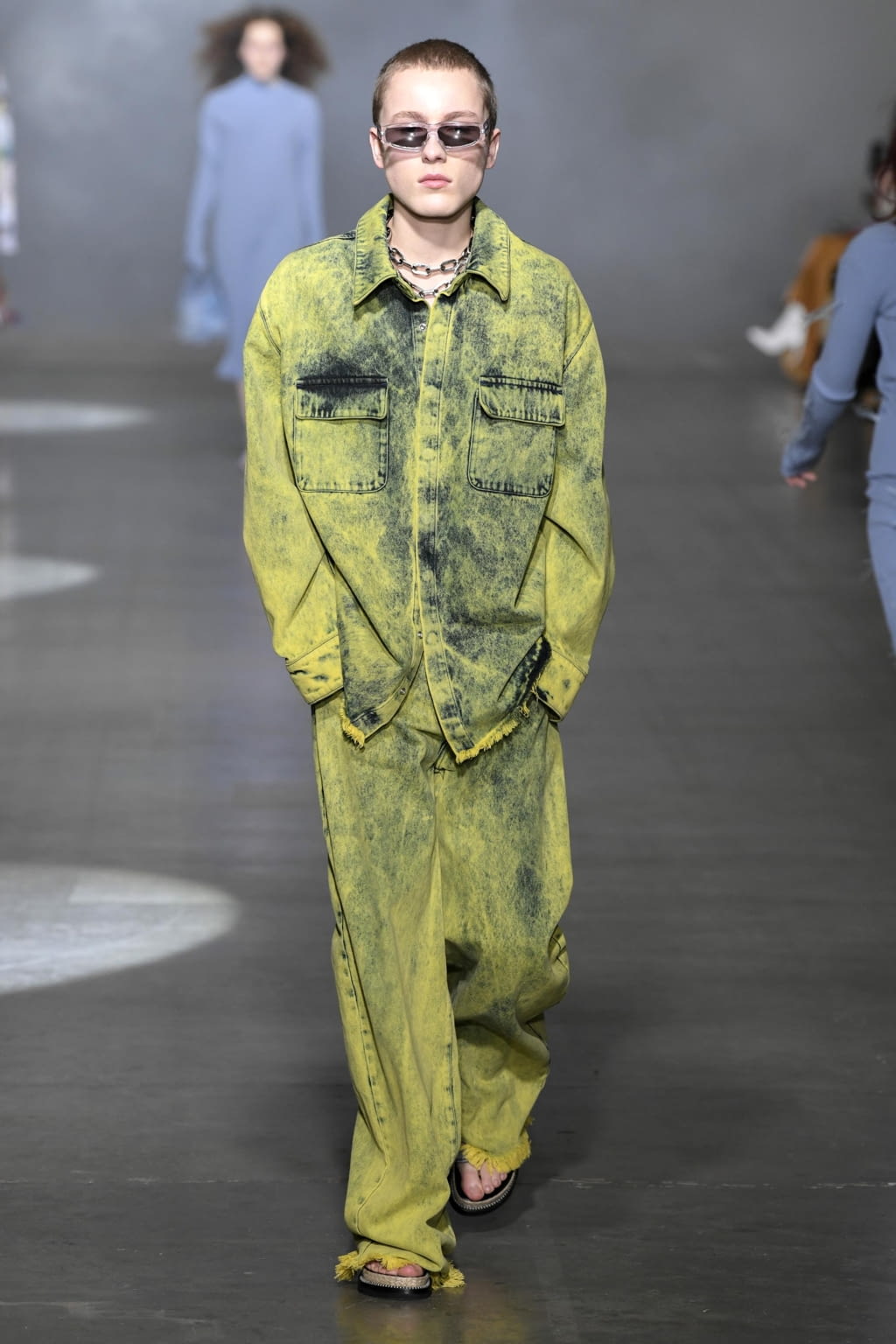 Fashion Week London Fall/Winter 2020 look 32 from the Marques' Almeida collection 女装