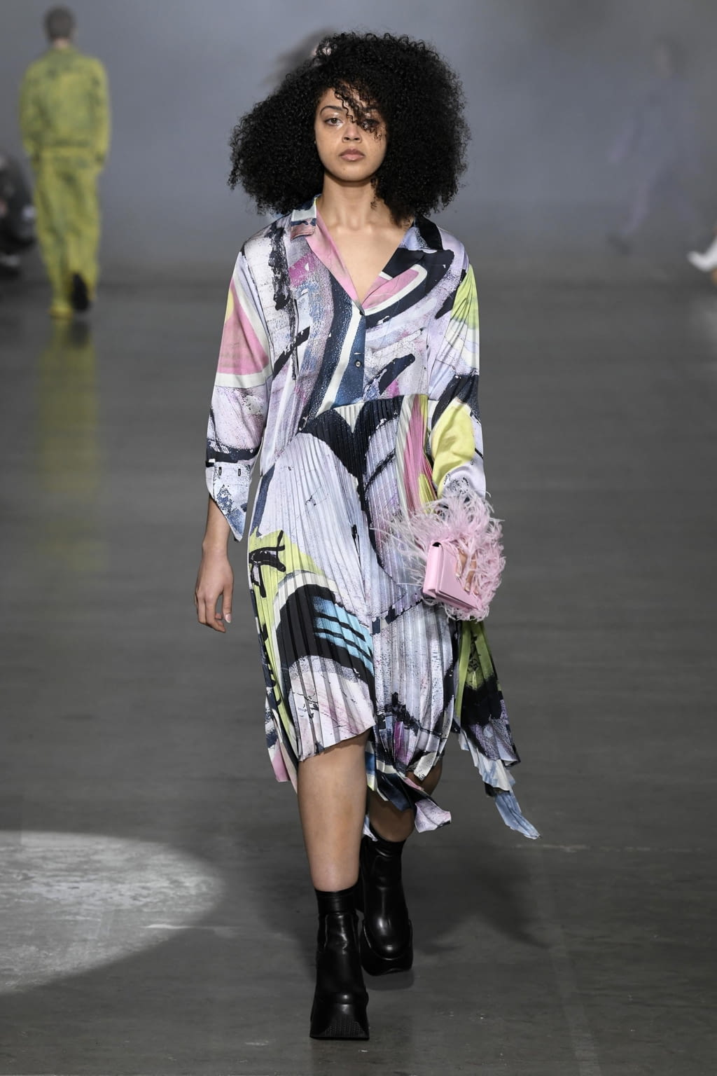 Fashion Week London Fall/Winter 2020 look 34 from the Marques' Almeida collection 女装