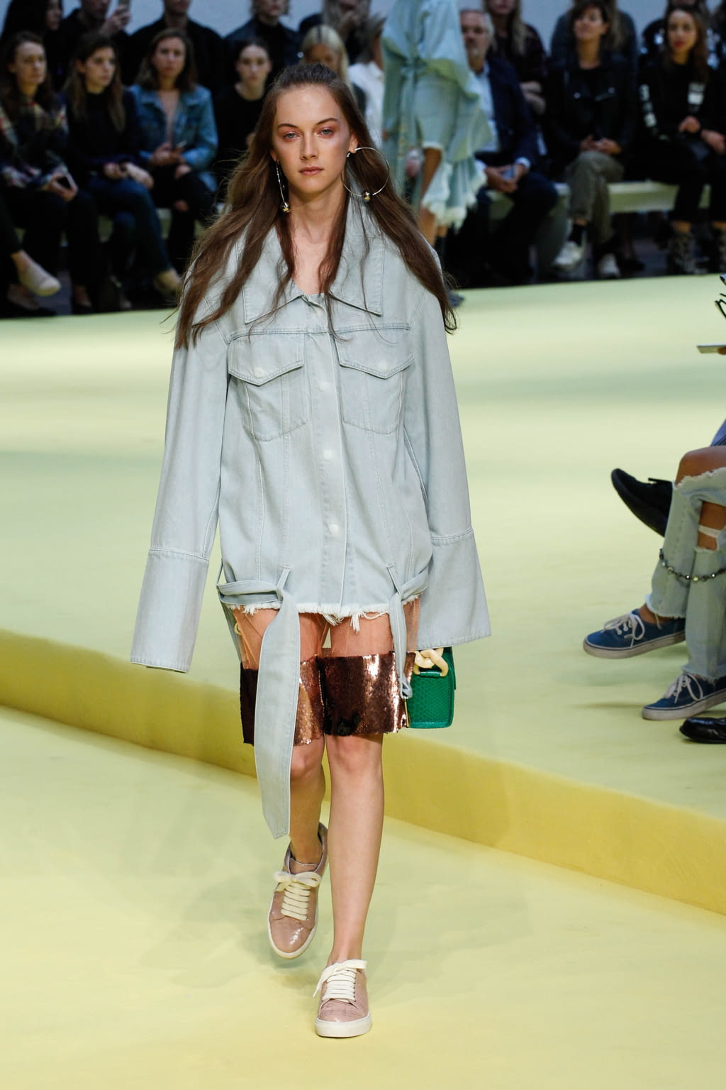 Fashion Week London Spring/Summer 2017 look 32 from the Marques' Almeida collection 女装