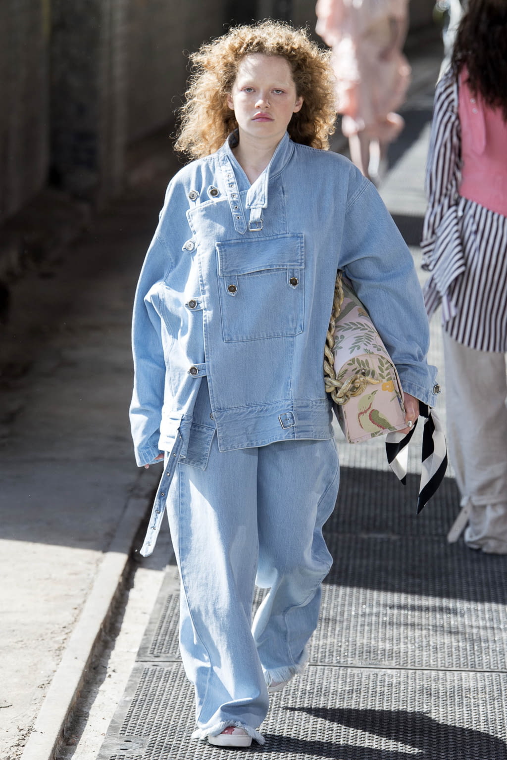Fashion Week London Spring/Summer 2018 look 13 from the Marques' Almeida collection 女装