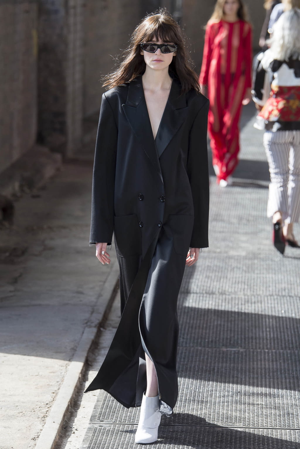 Fashion Week London Spring/Summer 2018 look 28 from the Marques' Almeida collection womenswear