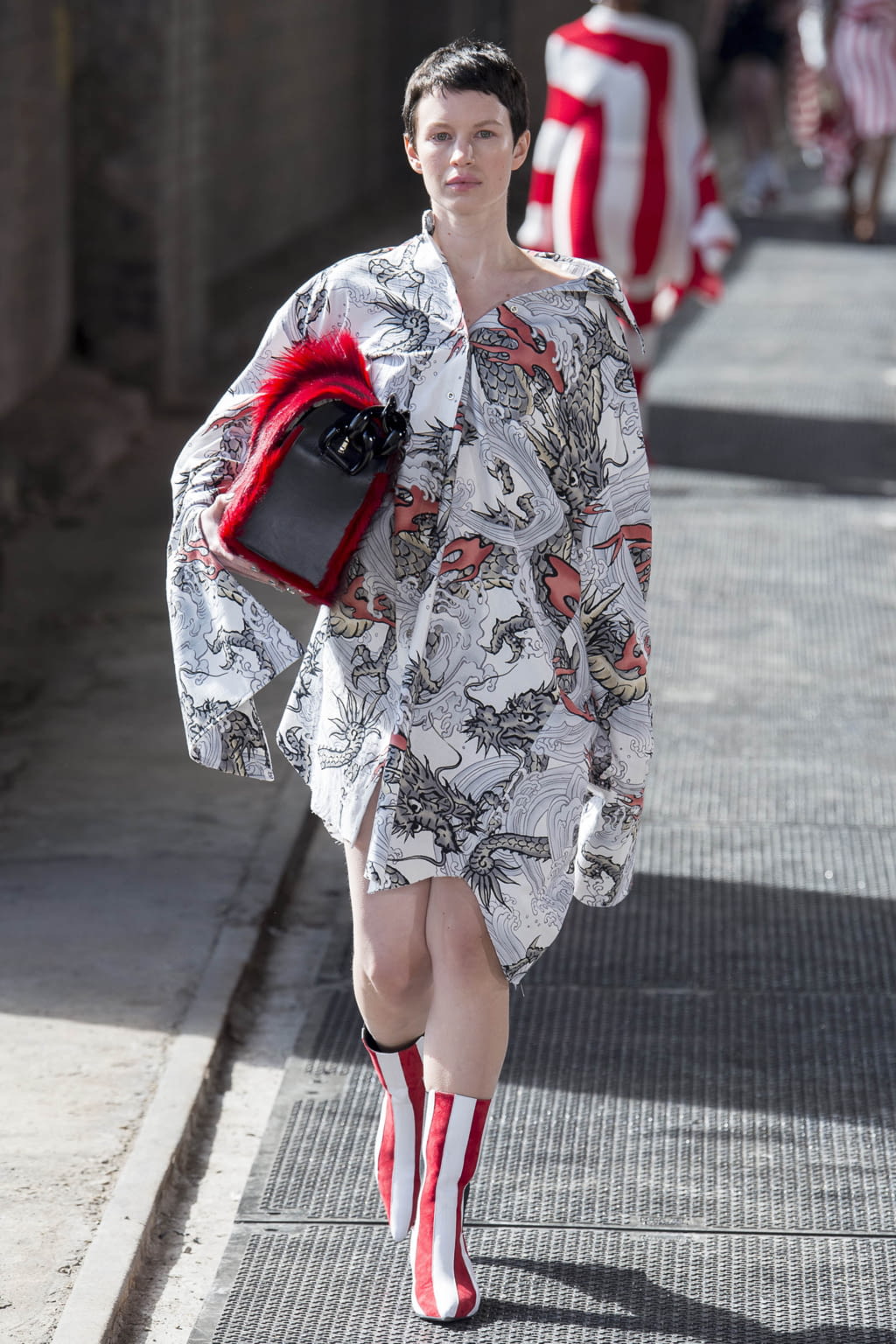 Fashion Week London Spring/Summer 2018 look 39 from the Marques' Almeida collection 女装