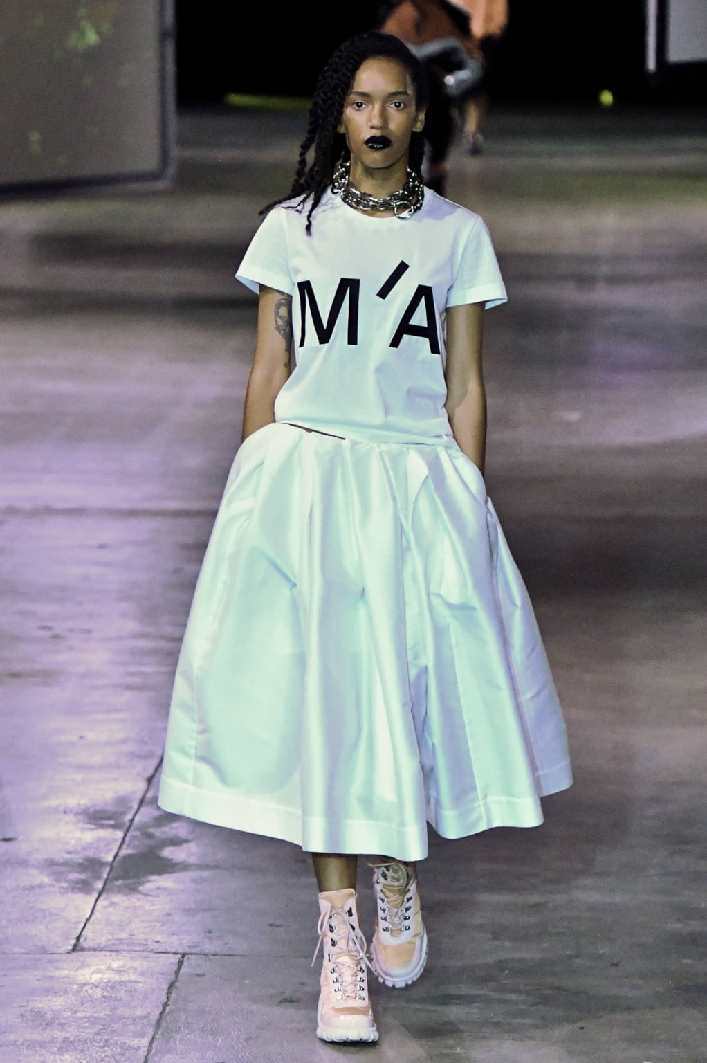 Fashion Week London Spring/Summer 2020 look 3 from the Marques' Almeida collection 女装