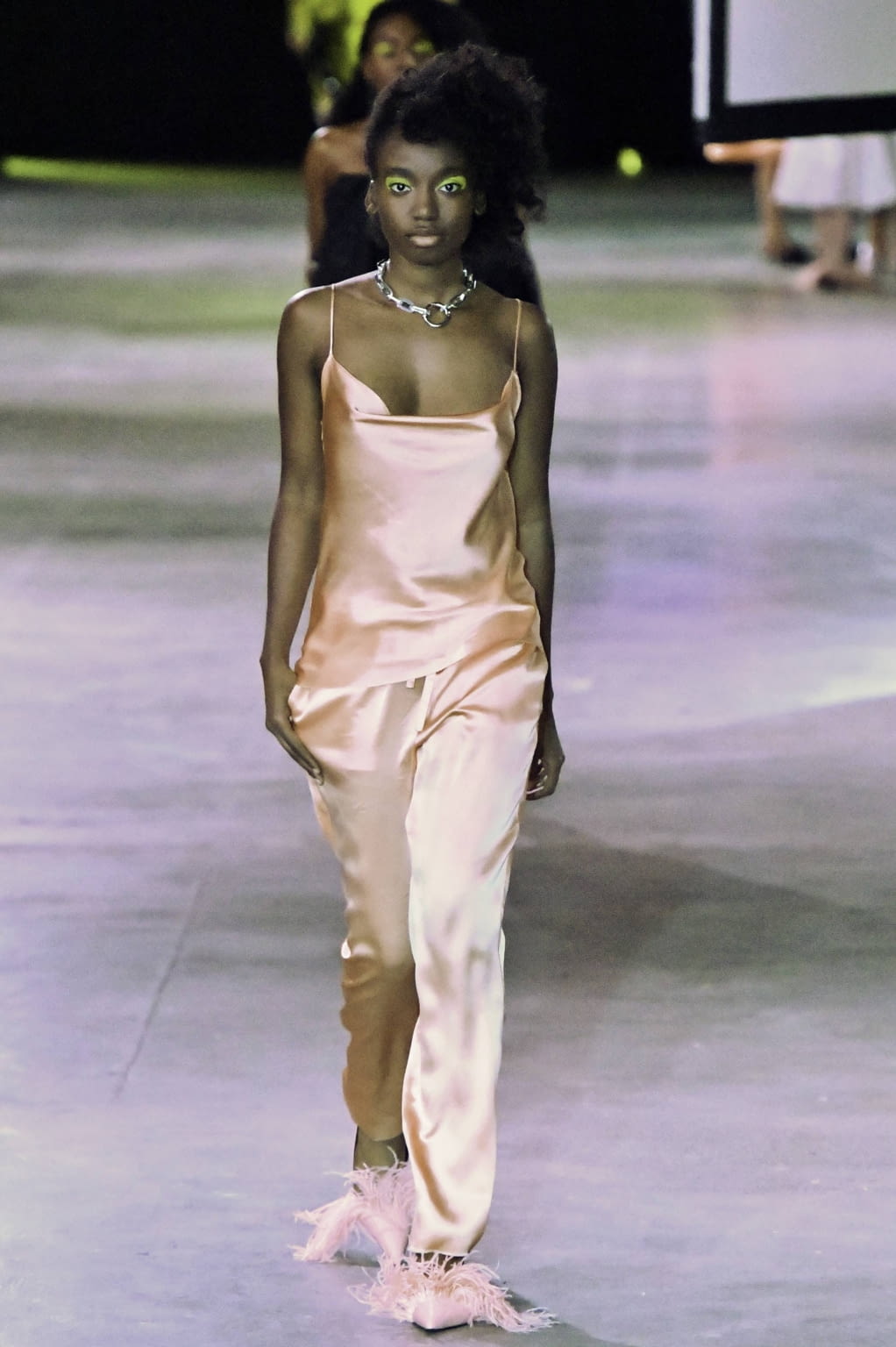 Fashion Week London Spring/Summer 2020 look 20 from the Marques' Almeida collection 女装