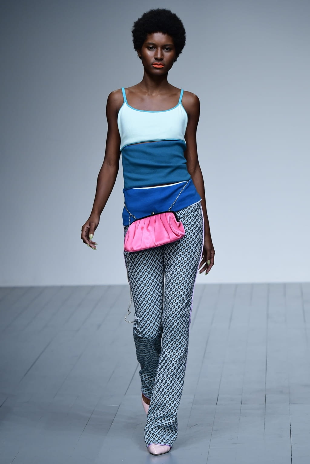 Fashion Week London Spring/Summer 2019 look 6 from the Marta Jakubowski collection 女装