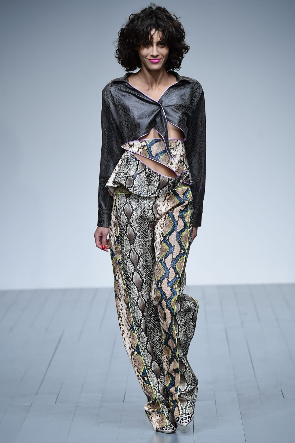 Fashion Week London Spring/Summer 2019 look 16 from the Marta Jakubowski collection 女装