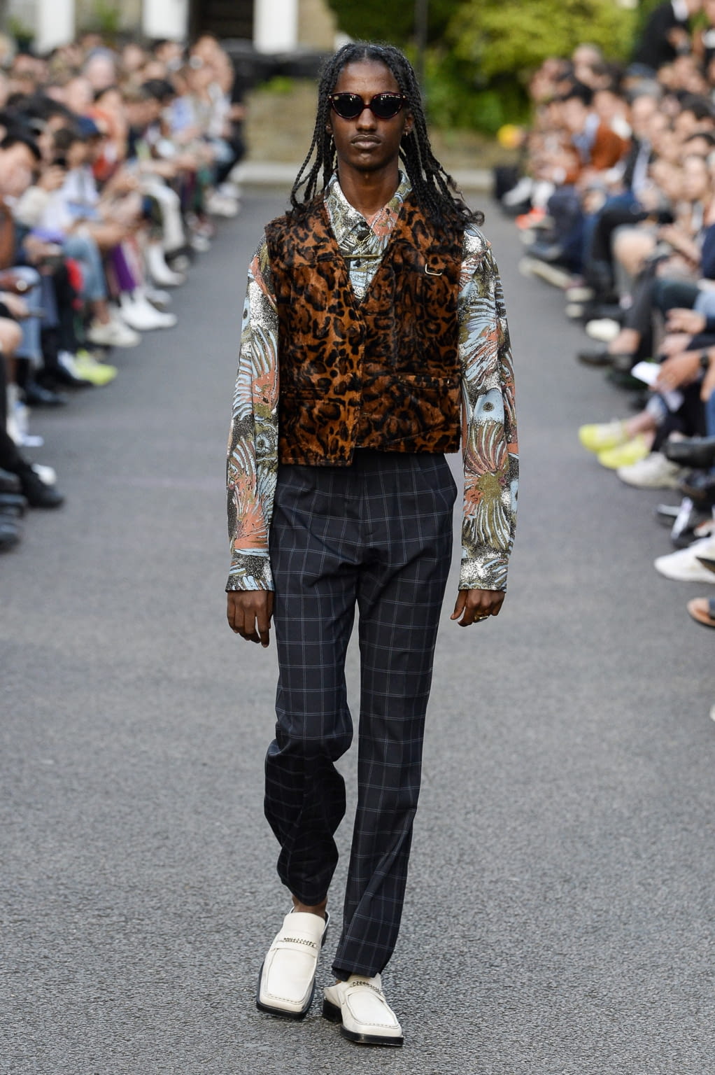 Fashion Week London Spring/Summer 2019 look 34 from the Martine Rose collection 男装