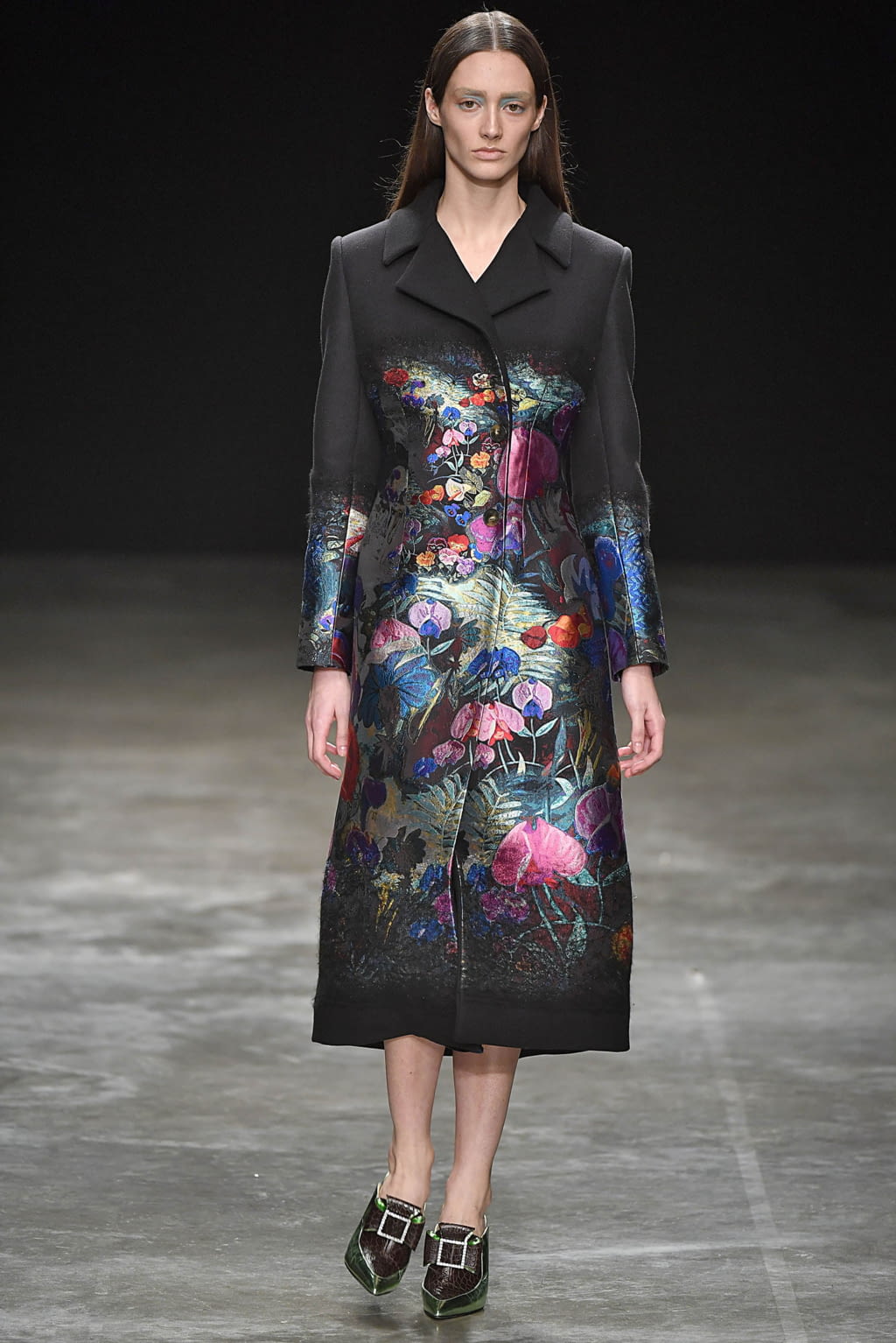 Fashion Week London Fall/Winter 2017 look 19 from the Mary Katrantzou collection 女装