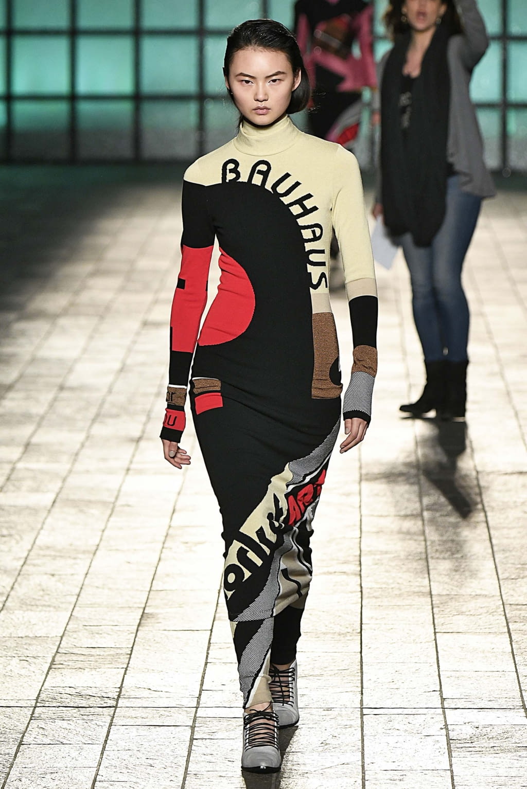 Fashion Week London Fall/Winter 2018 look 2 from the Mary Katrantzou collection womenswear