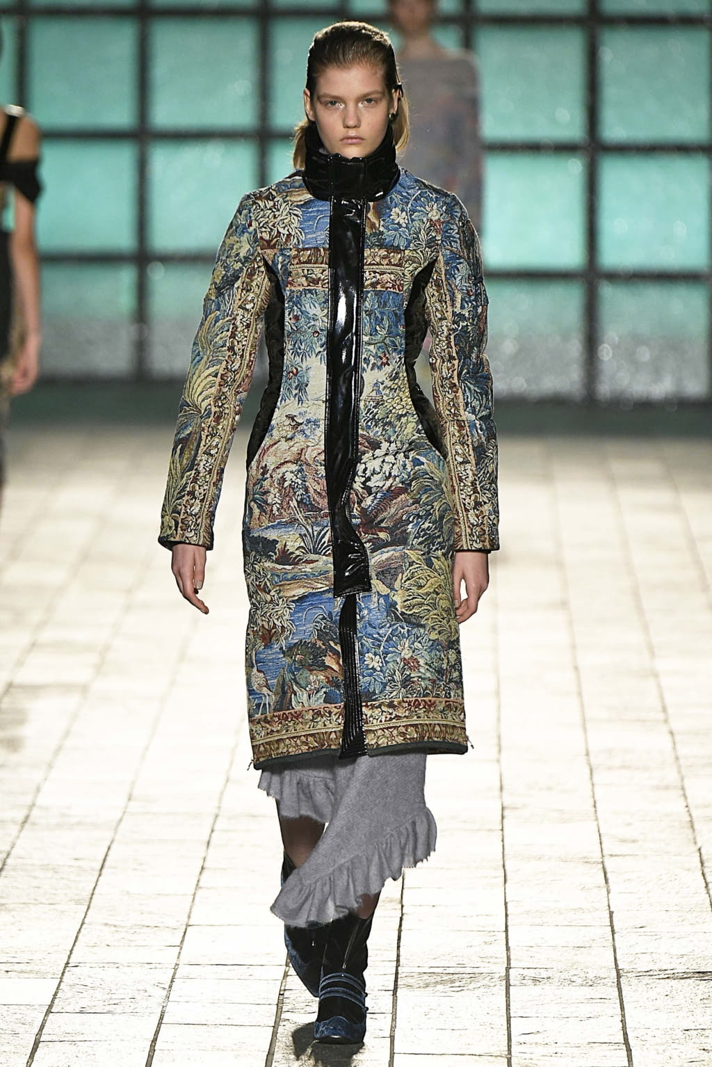 Fashion Week London Fall/Winter 2018 look 20 from the Mary Katrantzou collection 女装