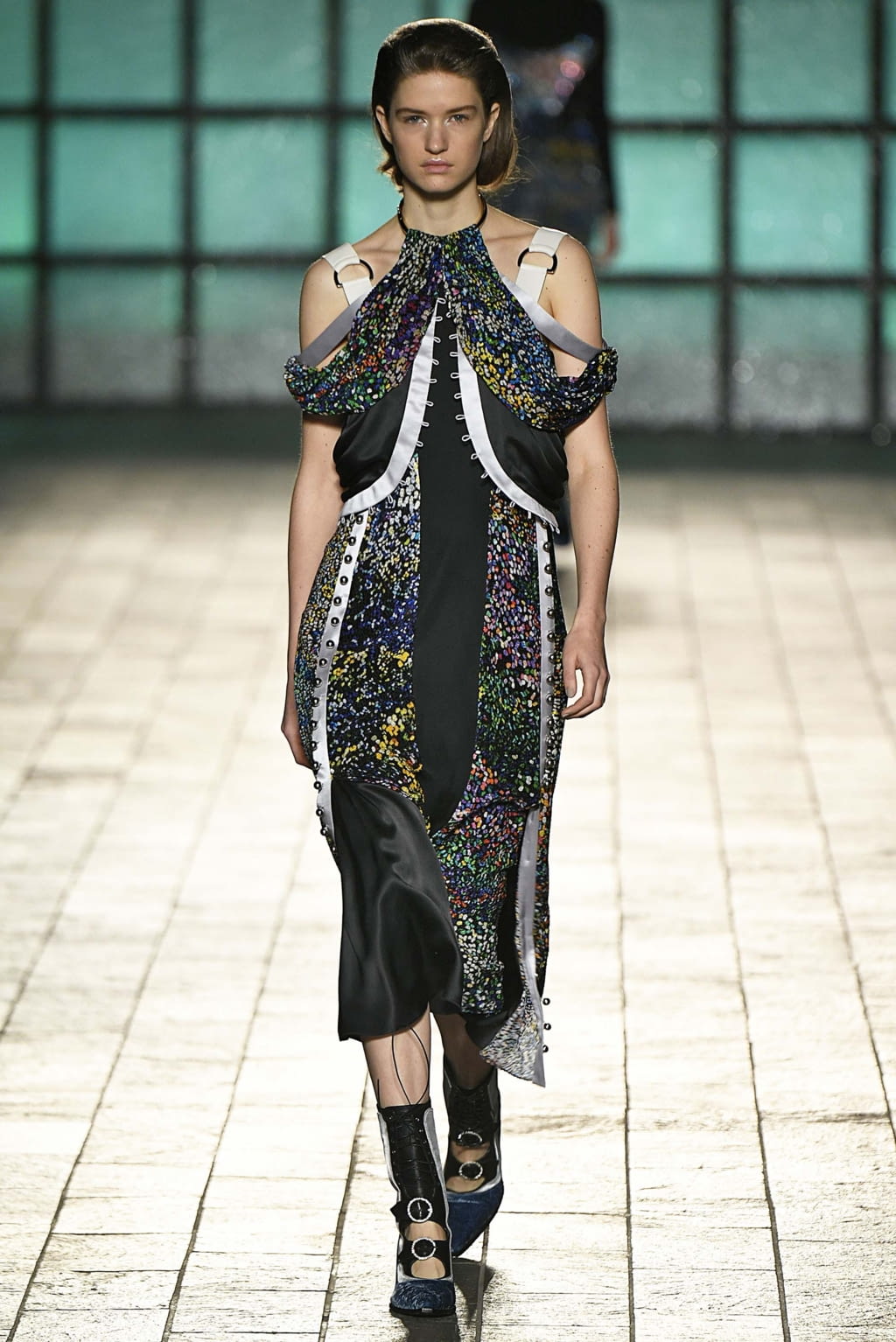 Fashion Week London Fall/Winter 2018 look 25 from the Mary Katrantzou collection womenswear