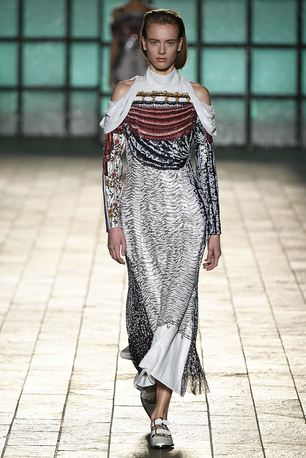 Fashion Week London Fall/Winter 2018 look 37 from the Mary Katrantzou collection 女装