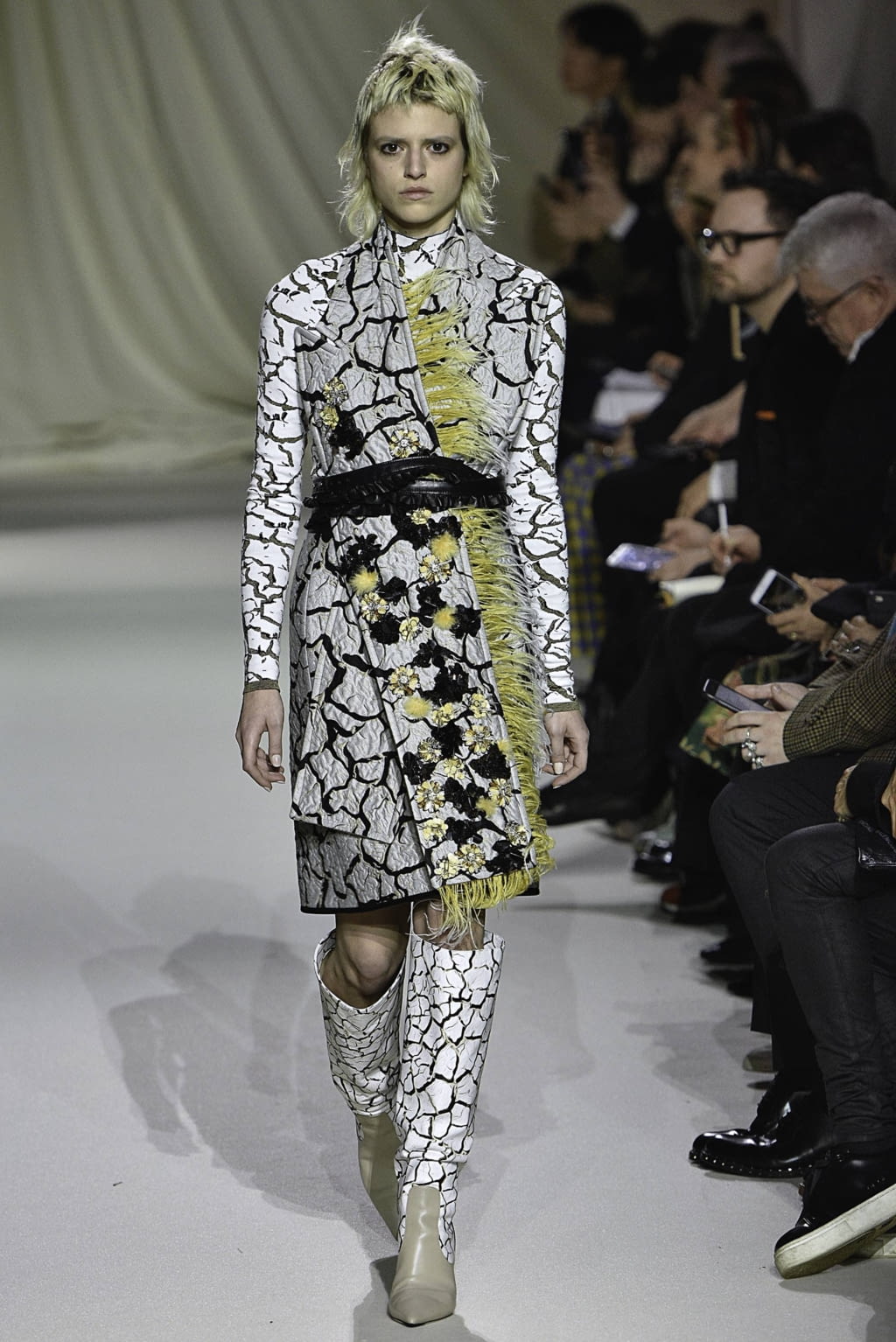 Fashion Week London Fall/Winter 2019 look 27 from the Mary Katrantzou collection 女装