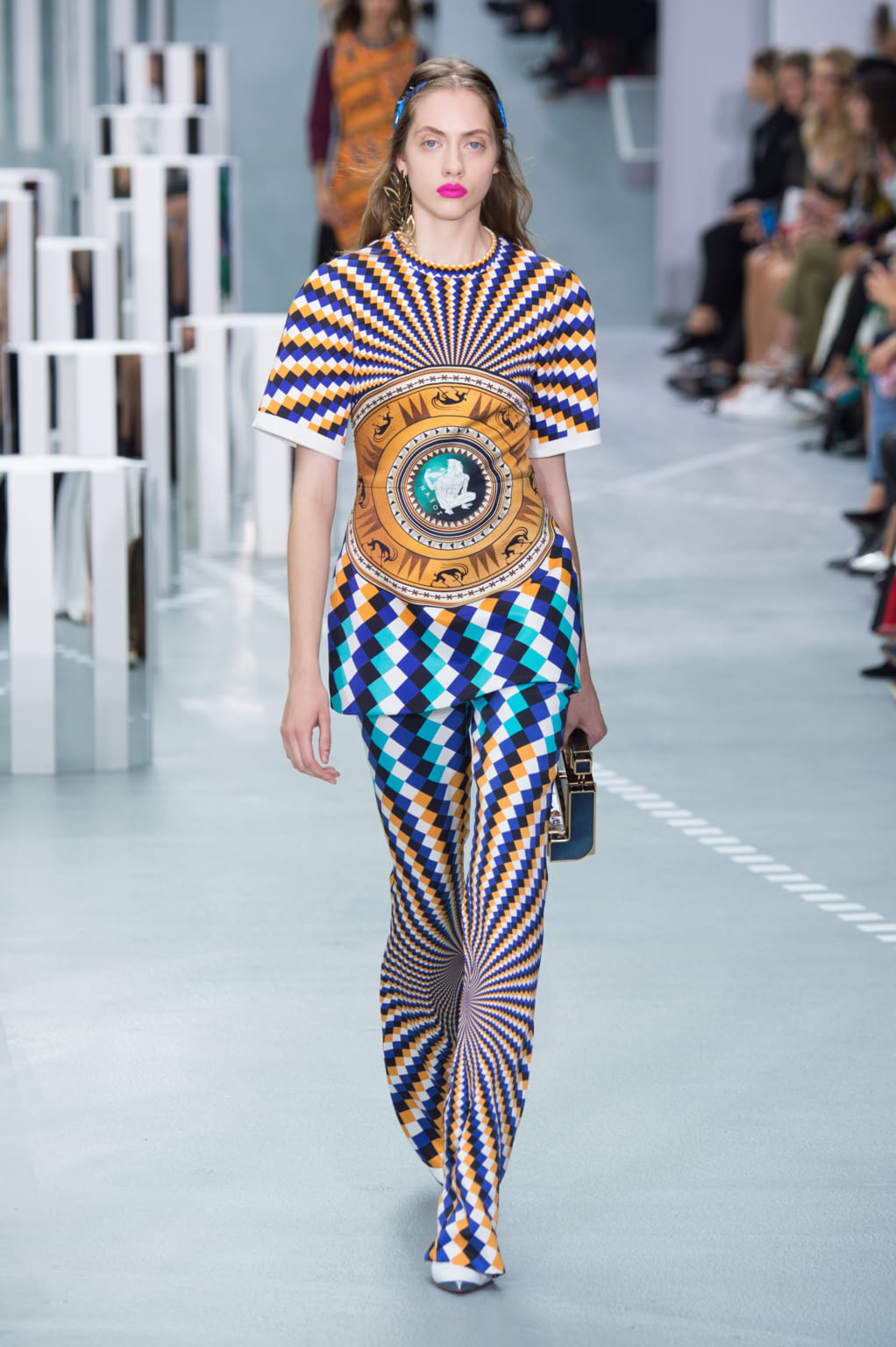 Fashion Week London Spring/Summer 2017 look 3 from the Mary Katrantzou collection 女装