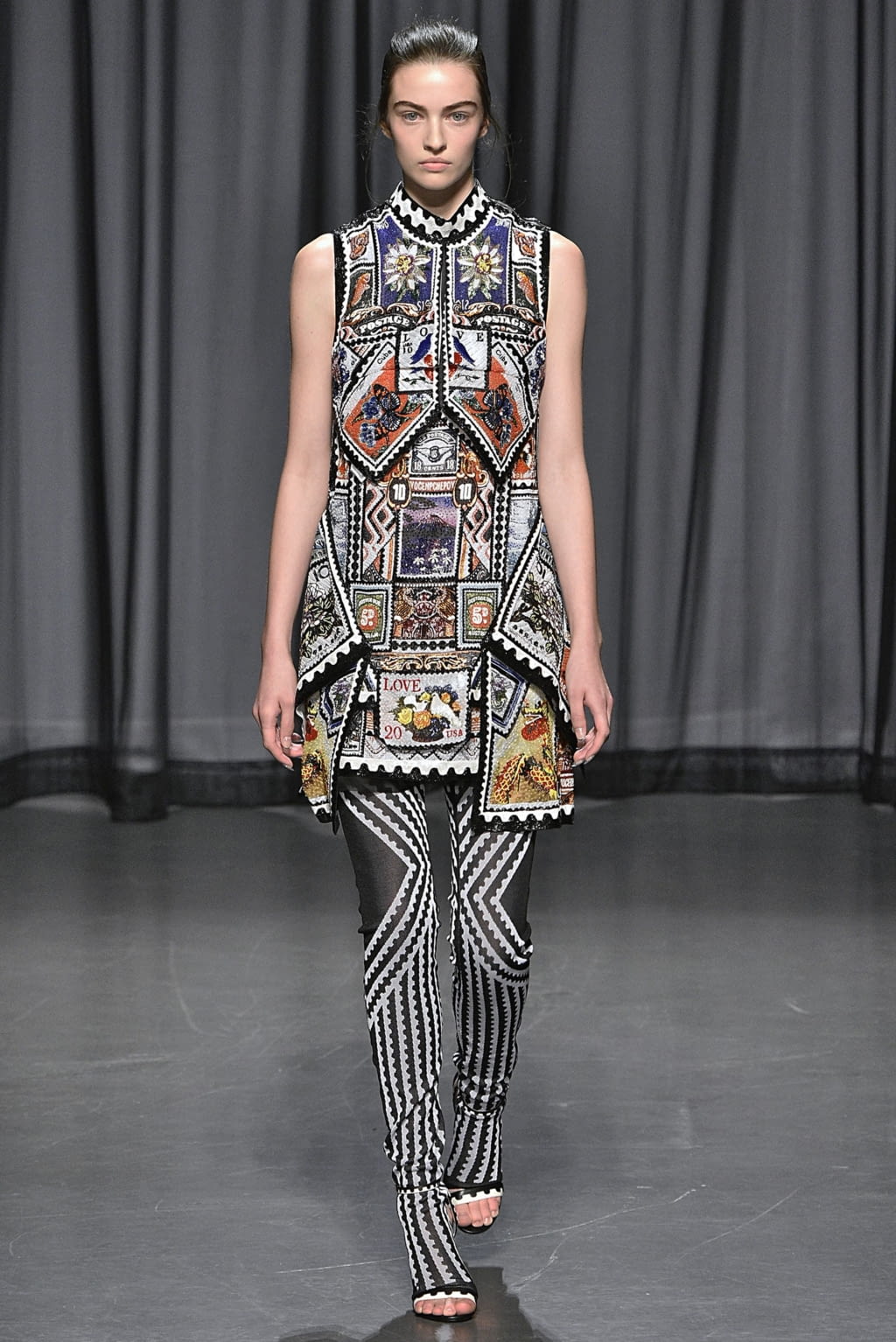 Fashion Week London Spring/Summer 2019 look 3 from the Mary Katrantzou collection 女装