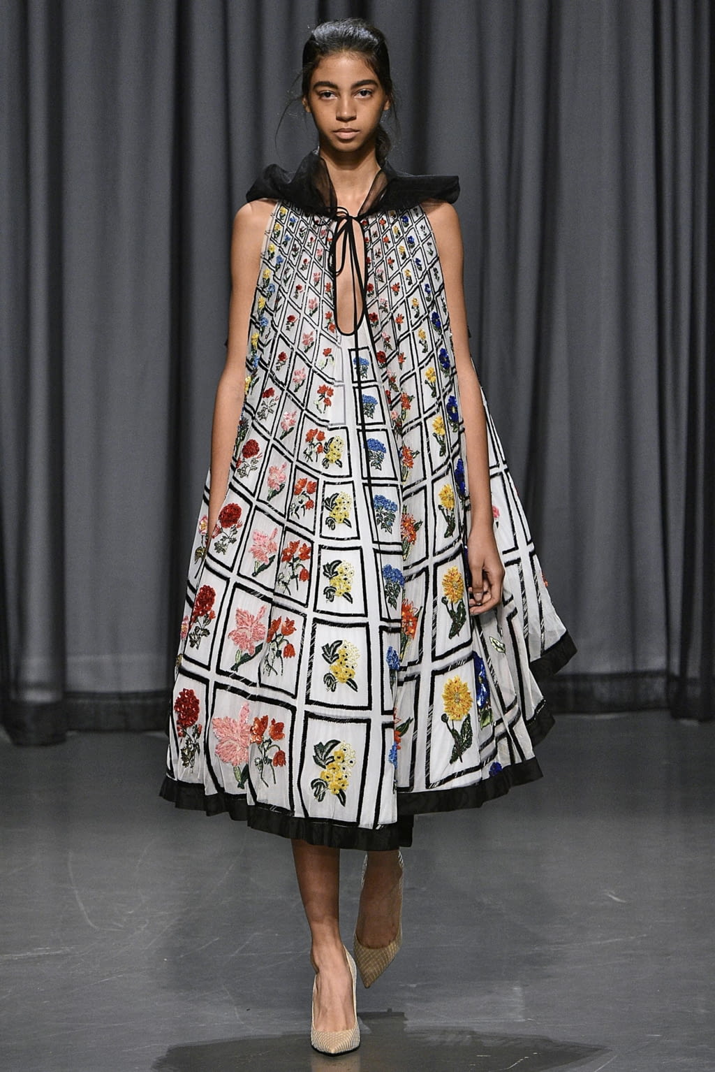 Fashion Week London Spring/Summer 2019 look 15 from the Mary Katrantzou collection womenswear