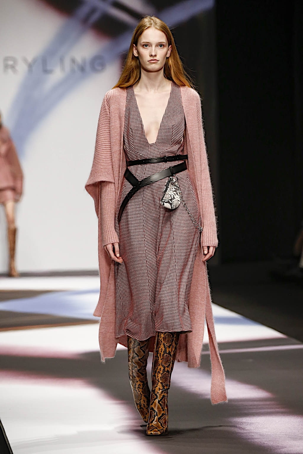 Fashion Week Milan Fall/Winter 2019 look 2 from the Maryling collection 女装