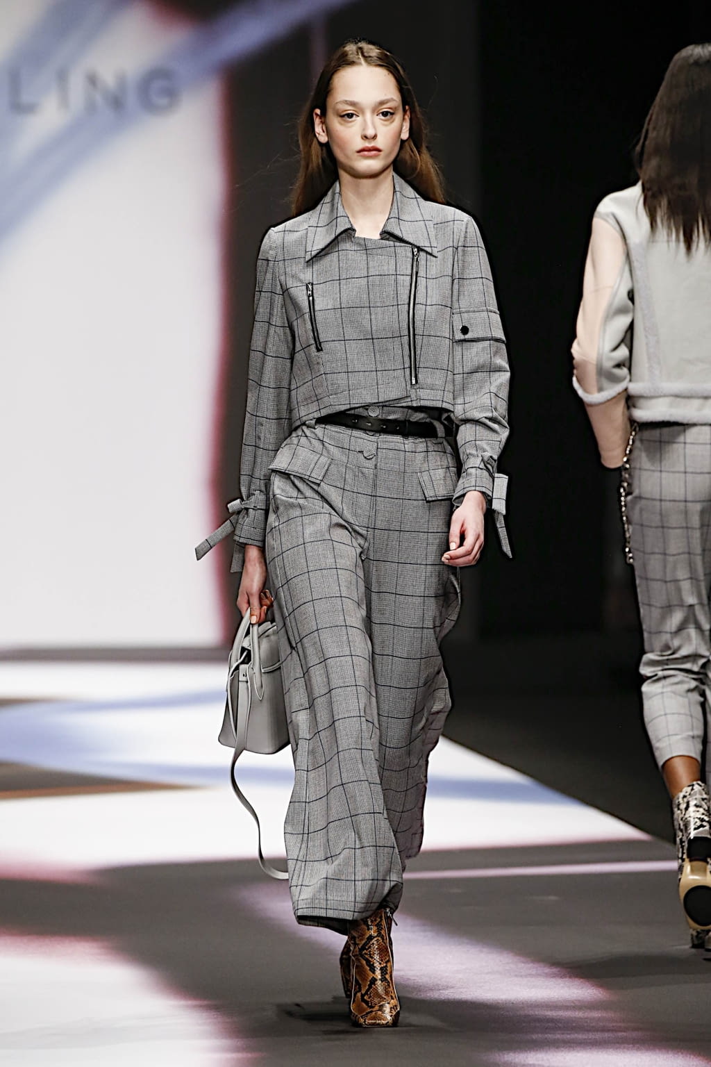 Fashion Week Milan Fall/Winter 2019 look 16 from the Maryling collection 女装