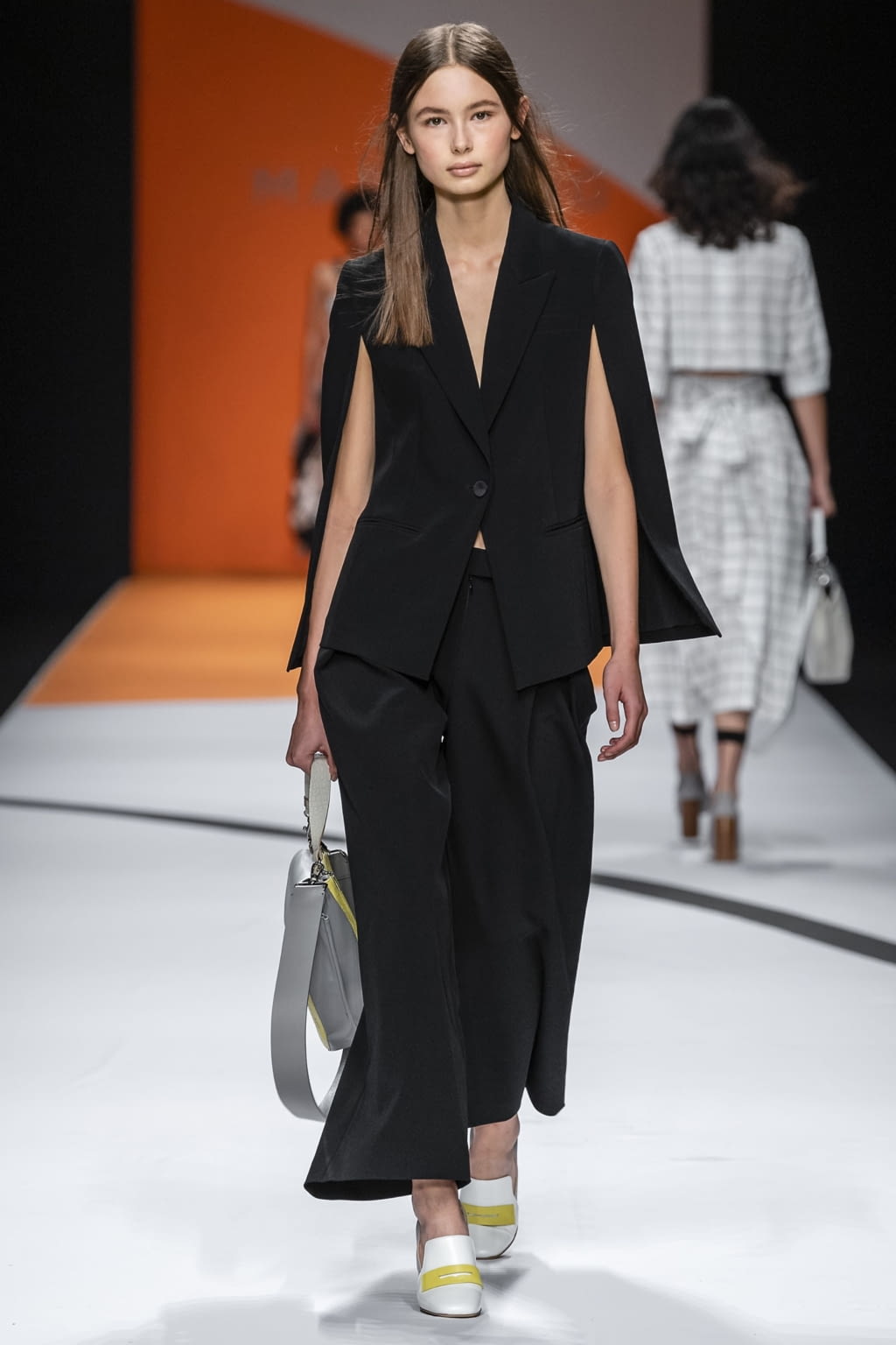 Fashion Week Milan Spring/Summer 2019 look 7 from the Maryling collection 女装