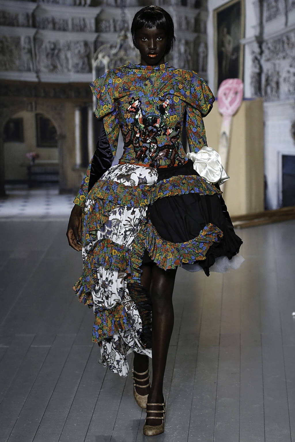 Fashion Week London Fall/Winter 2019 look 18 from the Matty Bovan collection 女装