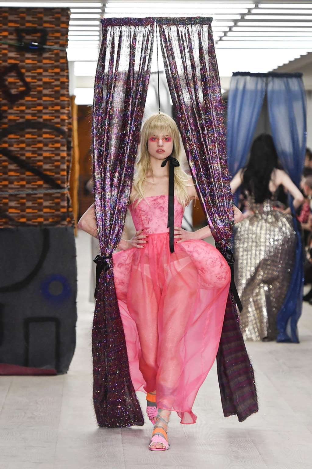 Fashion Week London Fall/Winter 2020 look 24 de la collection Matty Bovan womenswear