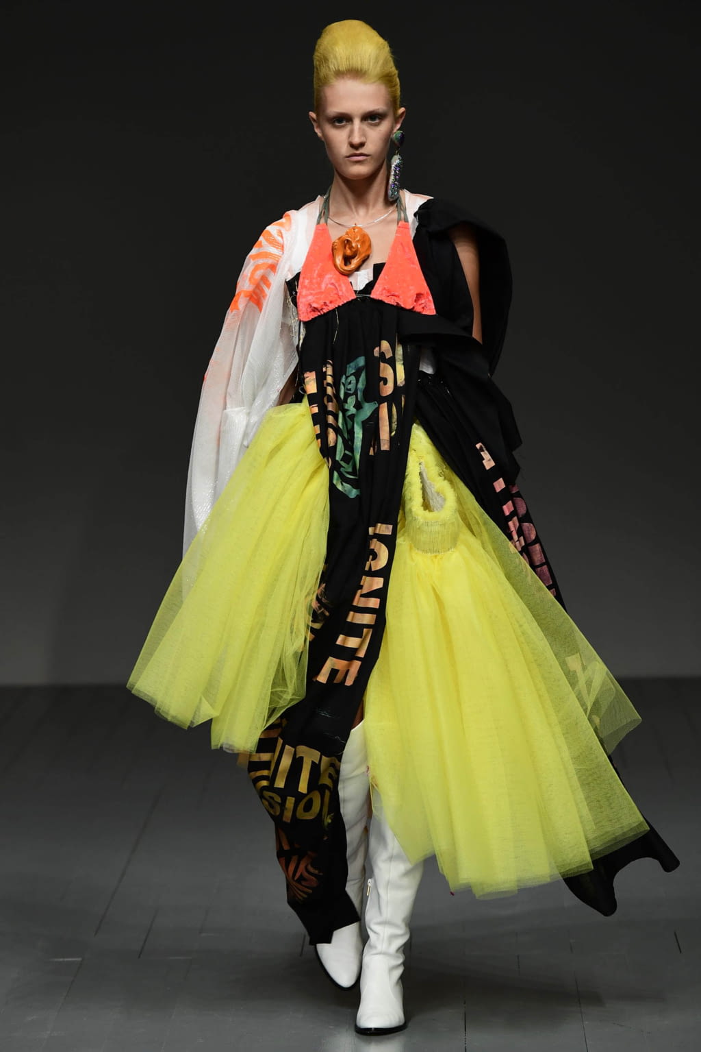 Fashion Week London Spring/Summer 2019 look 21 from the Matty Bovan collection womenswear