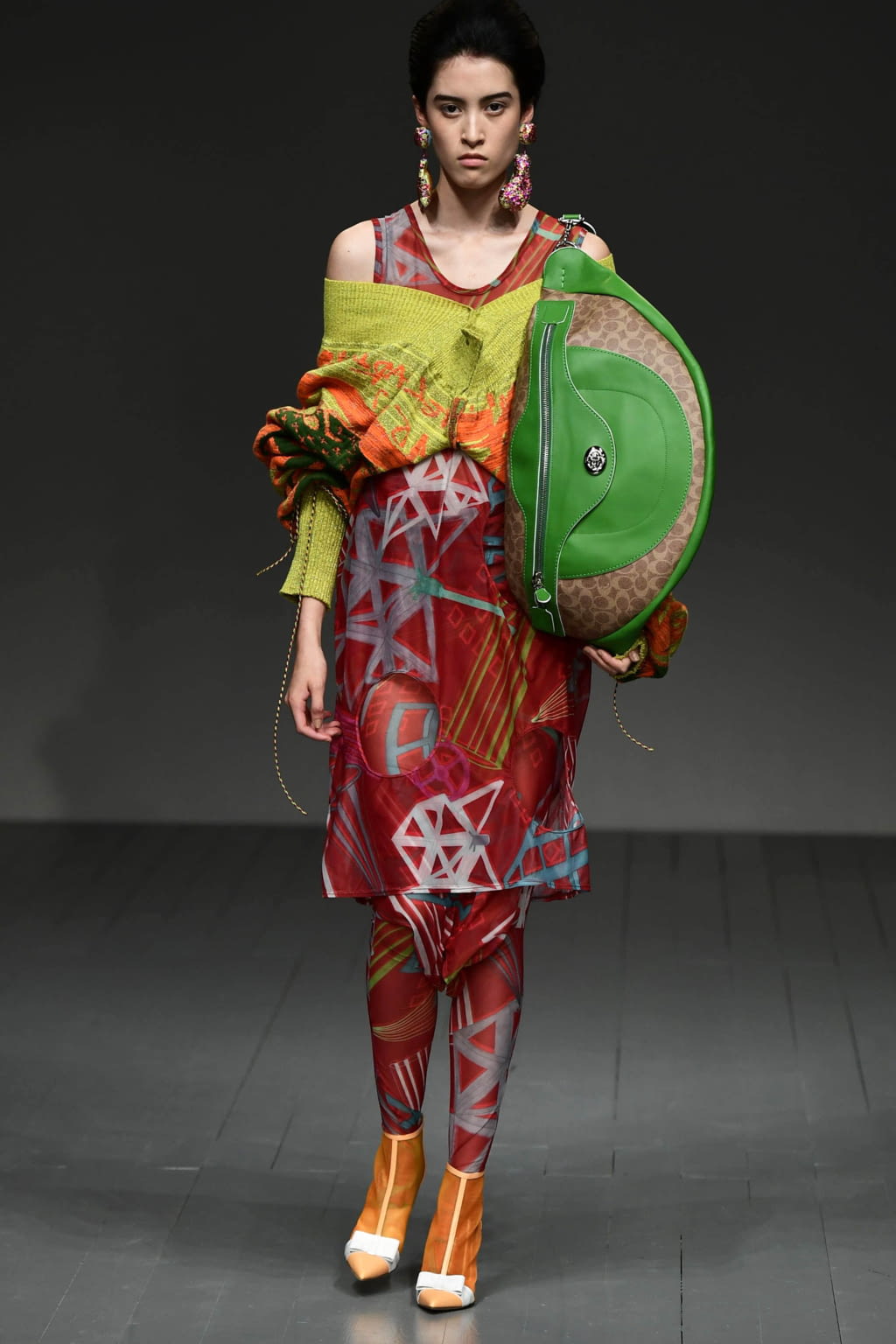 Fashion Week London Spring/Summer 2019 look 23 from the Matty Bovan collection womenswear