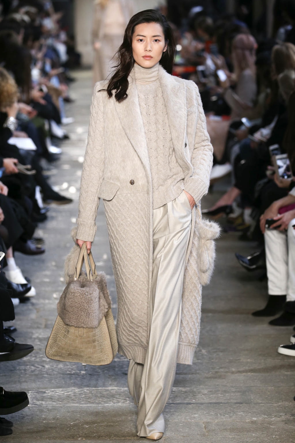 Fashion Week Milan Fall/Winter 2017 look 19 from the Max Mara collection 女装