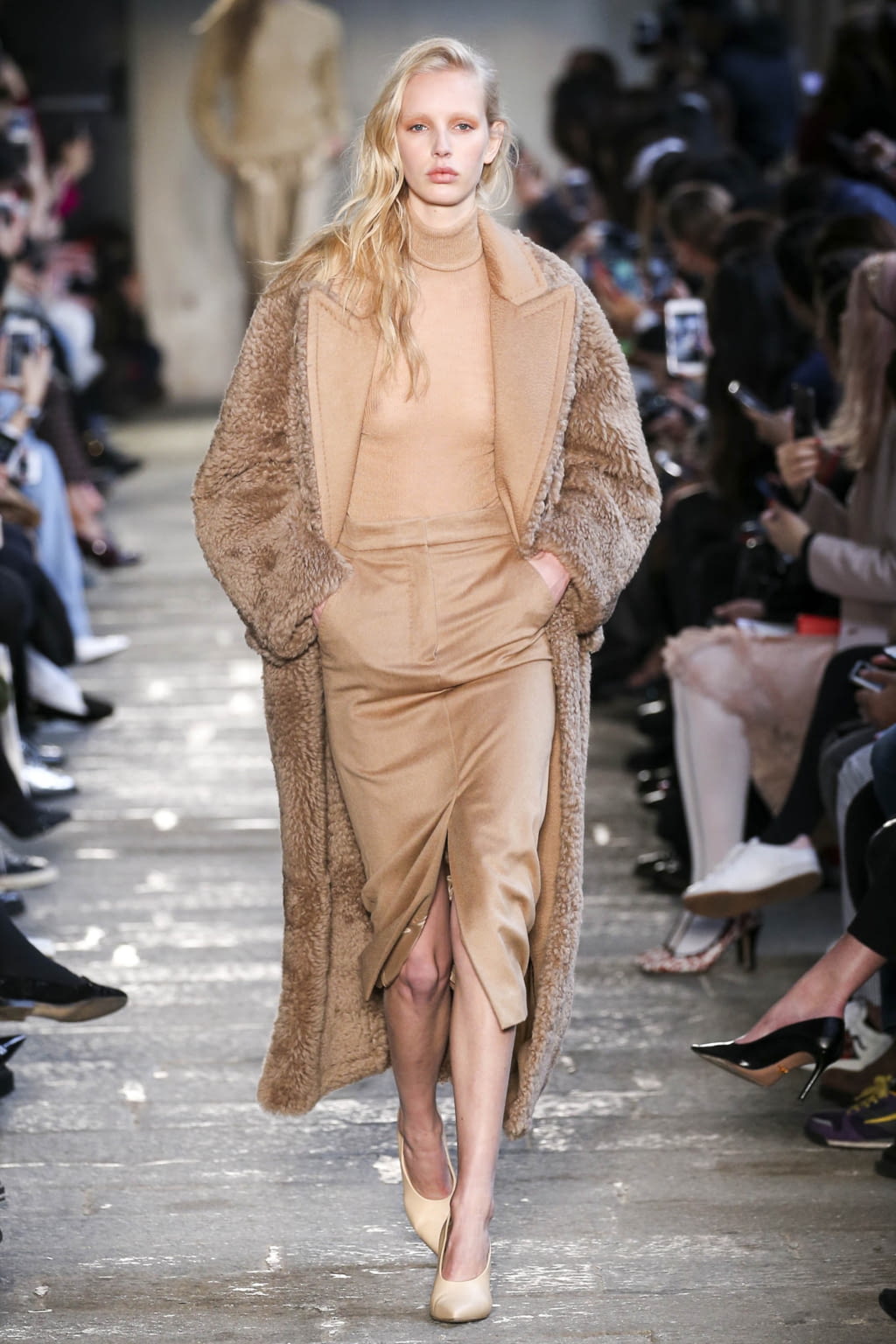 Fashion Week Milan Fall/Winter 2017 look 22 from the Max Mara collection 女装