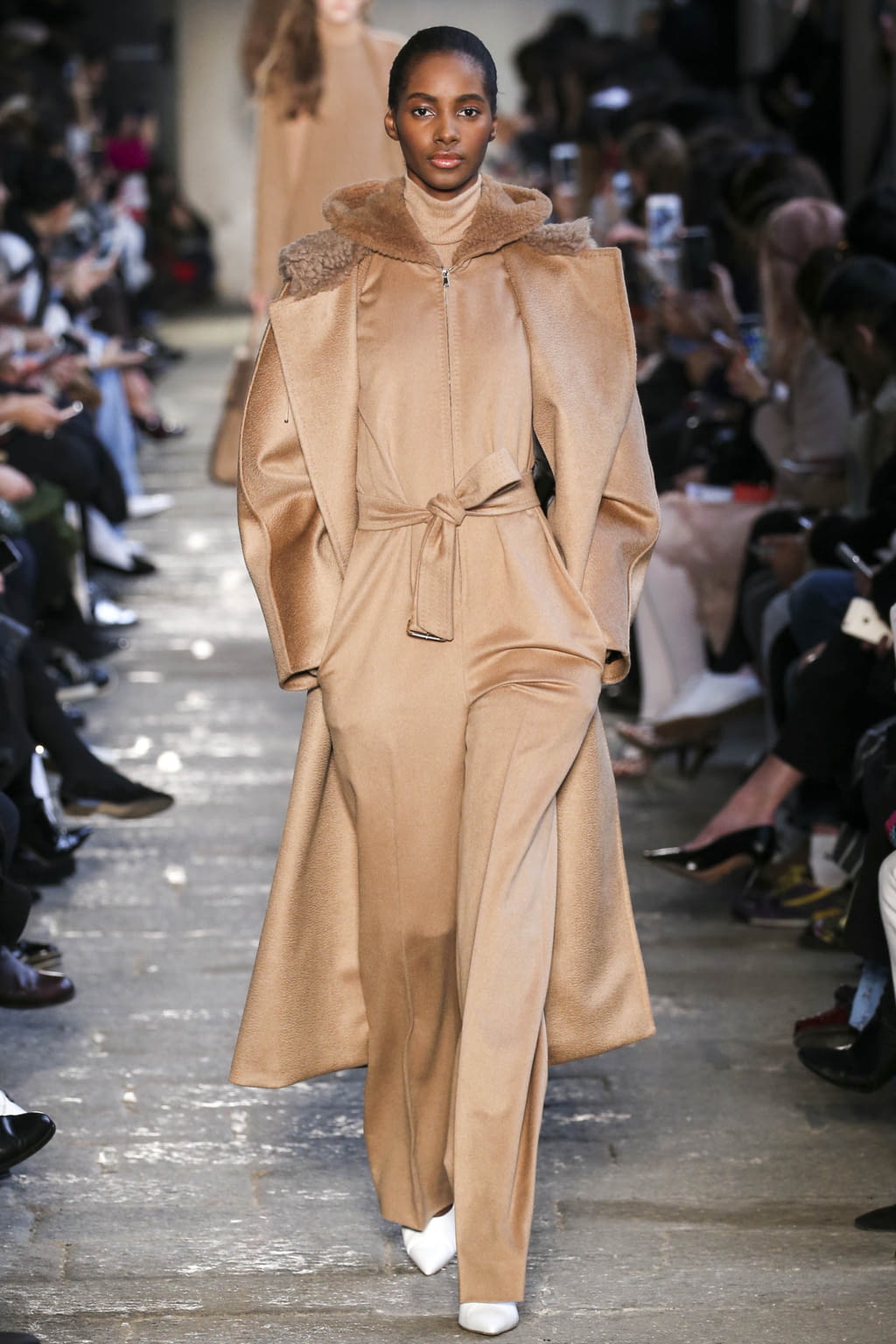 Fashion Week Milan Fall/Winter 2017 look 30 from the Max Mara collection 女装