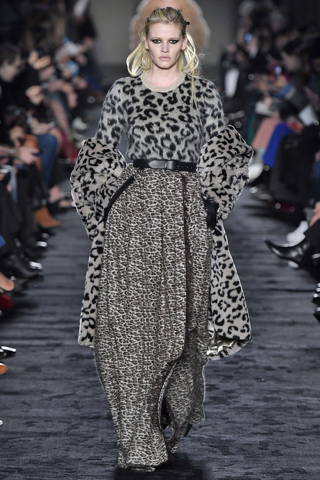 Fashion Week Milan Fall/Winter 2018 look 1 from the Max Mara collection 女装