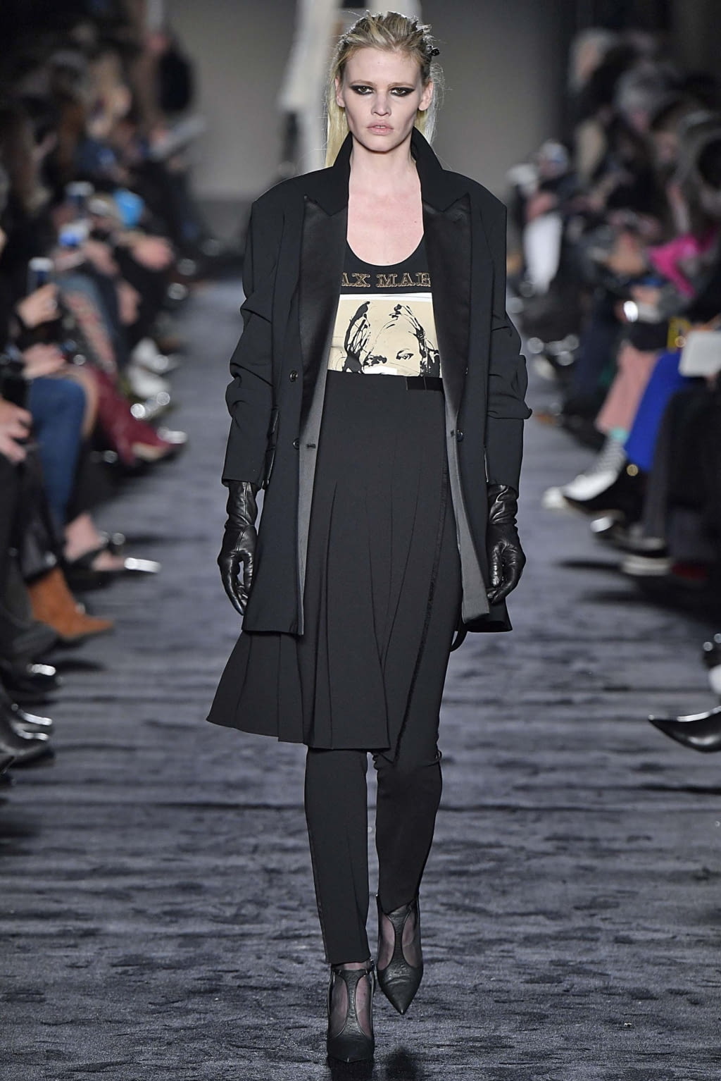 Fashion Week Milan Fall/Winter 2018 look 37 from the Max Mara collection 女装