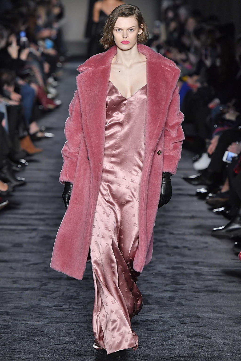 Fashion Week Milan Fall/Winter 2018 look 42 from the Max Mara collection 女装