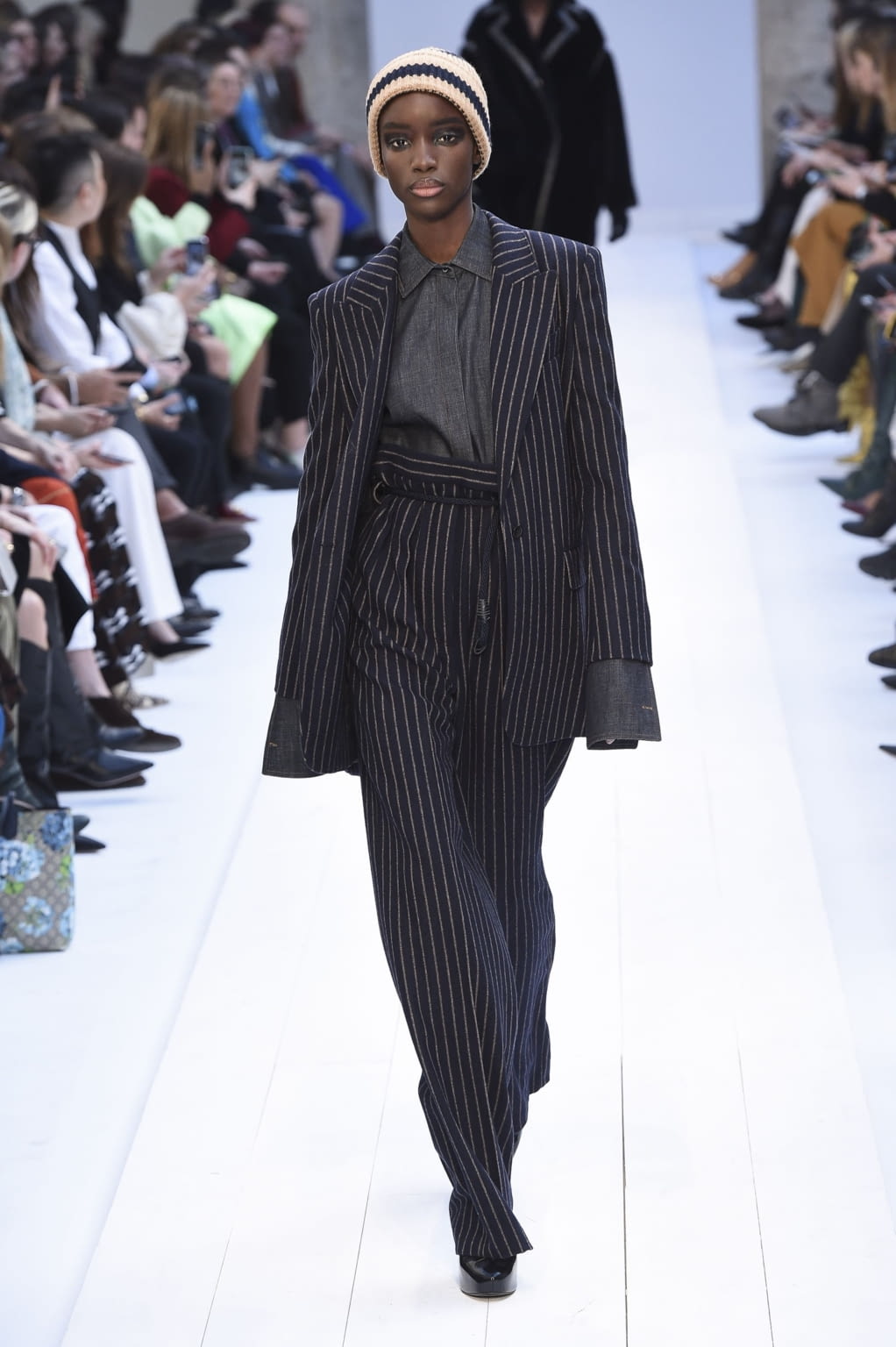 Fashion Week Milan Fall/Winter 2020 look 4 from the Max Mara collection 女装
