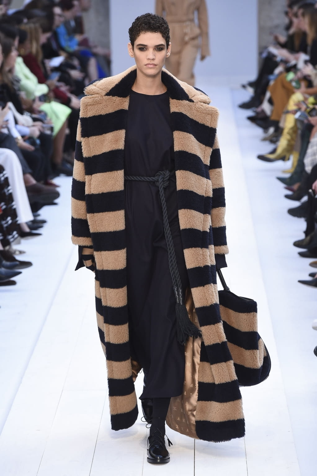 Fashion Week Milan Fall/Winter 2020 look 11 from the Max Mara collection 女装