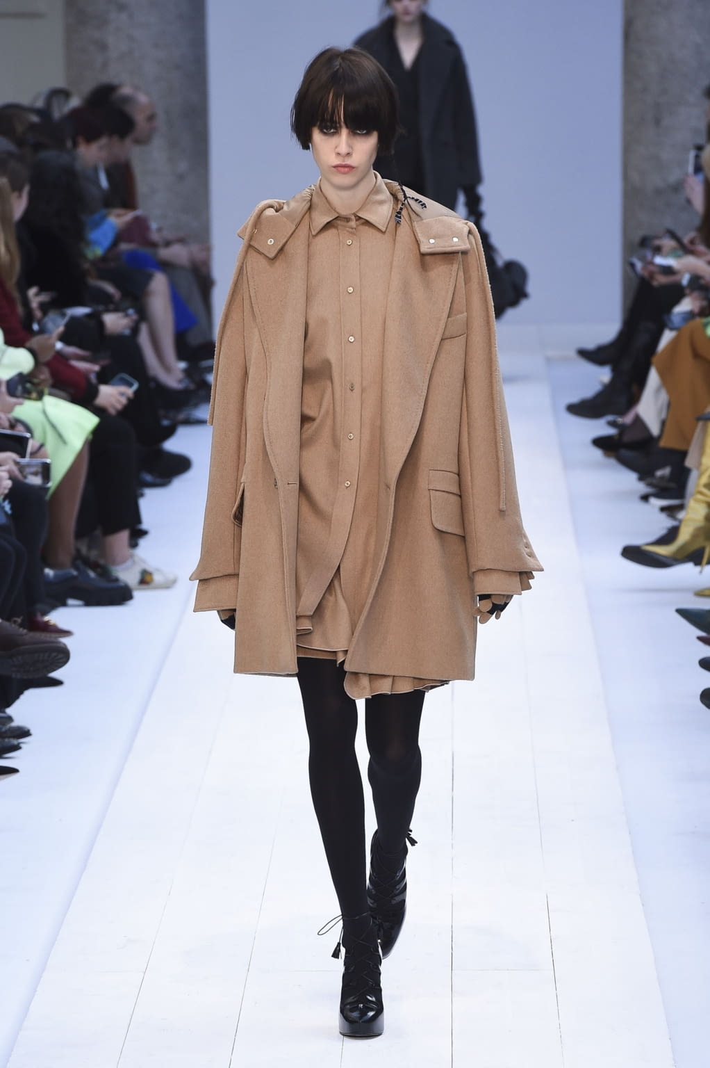 Fashion Week Milan Fall/Winter 2020 look 13 from the Max Mara collection 女装