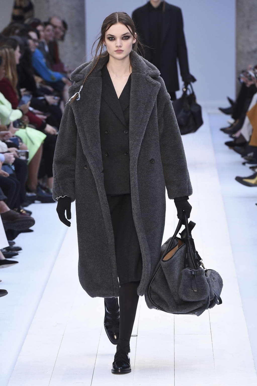 Fashion Week Milan Fall/Winter 2020 look 14 from the Max Mara collection 女装