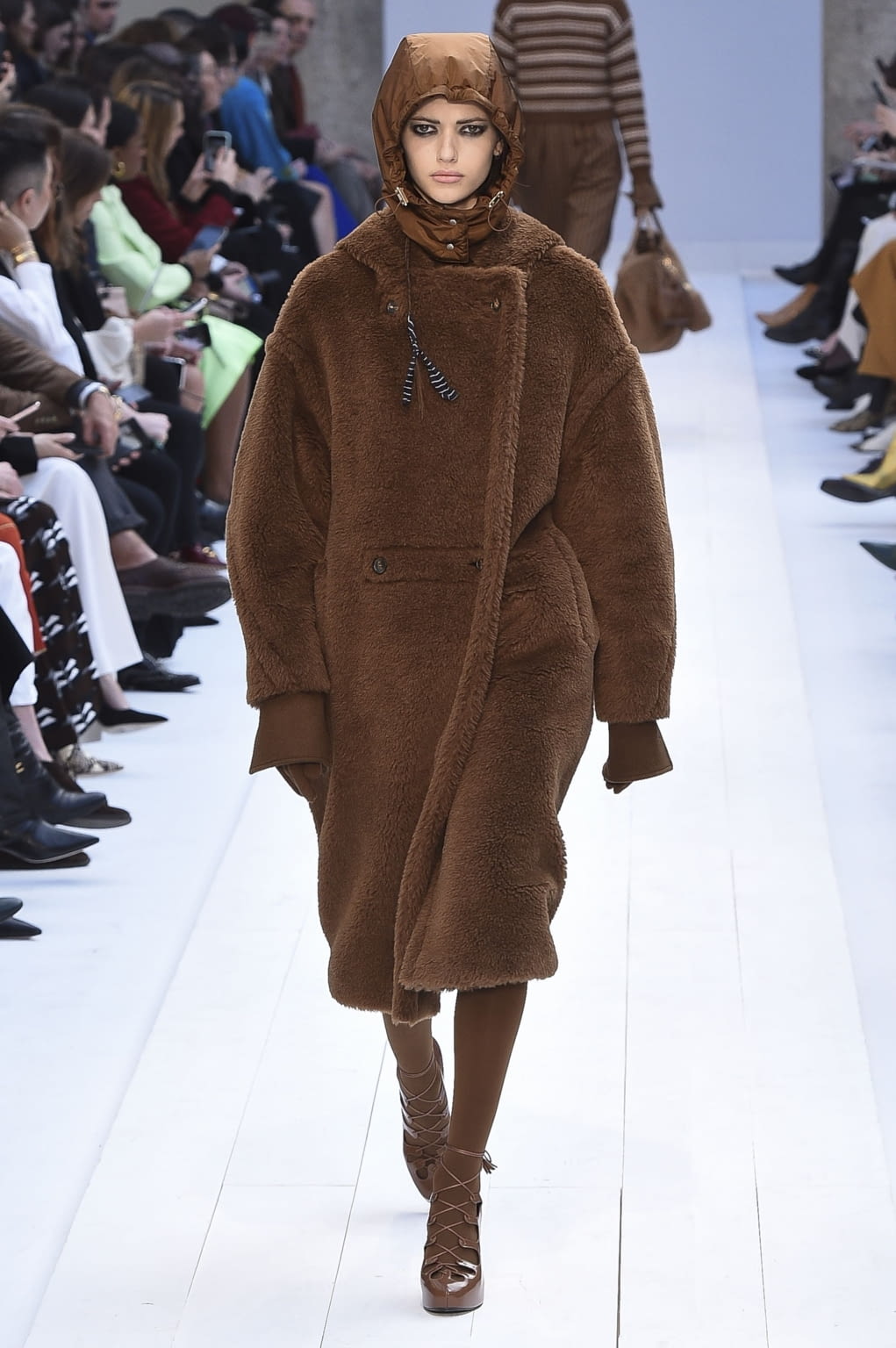 Fashion Week Milan Fall/Winter 2020 look 28 from the Max Mara collection womenswear