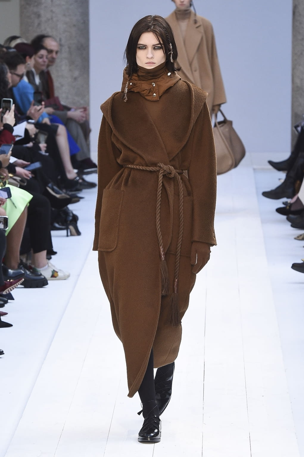 Fashion Week Milan Fall/Winter 2020 look 32 from the Max Mara collection 女装