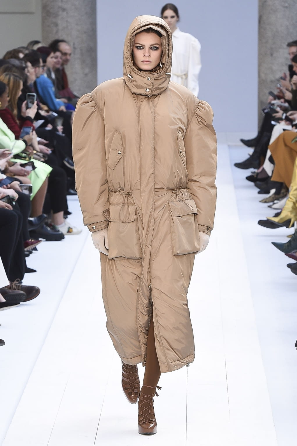 Fashion Week Milan Fall/Winter 2020 look 37 from the Max Mara collection 女装