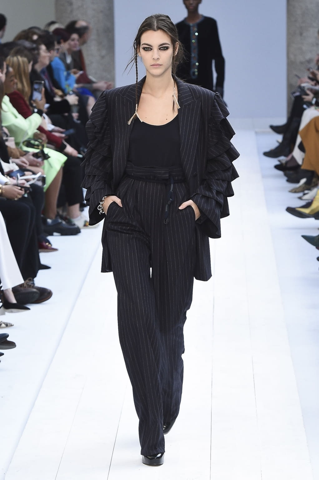Fashion Week Milan Fall/Winter 2020 look 41 from the Max Mara collection 女装