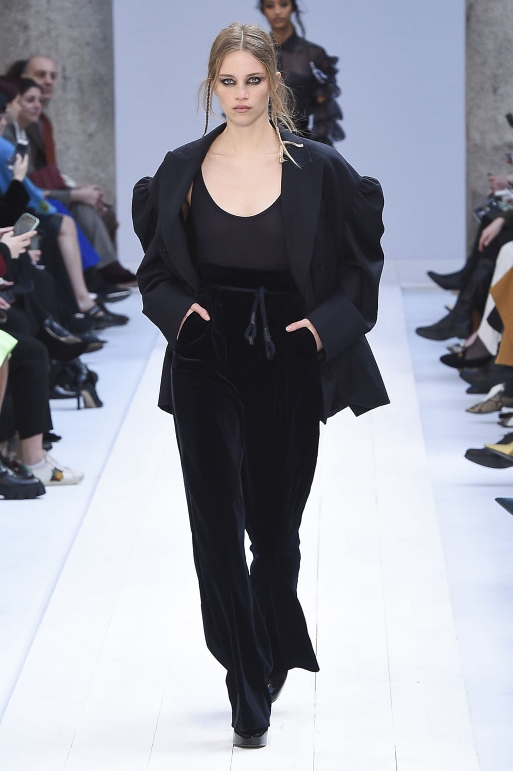 Fashion Week Milan Fall/Winter 2020 look 43 from the Max Mara collection 女装