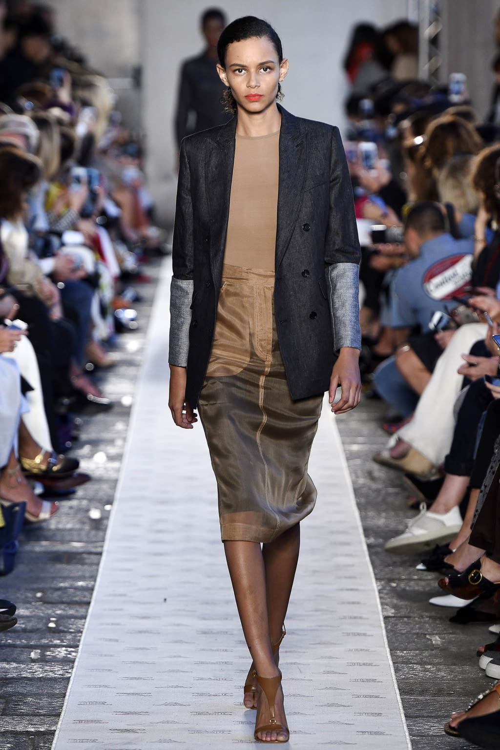 Fashion Week Milan Spring/Summer 2018 look 7 from the Max Mara collection 女装