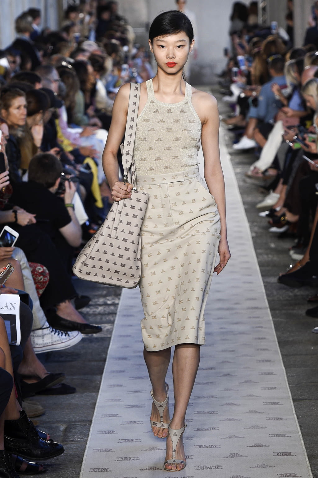 Fashion Week Milan Spring/Summer 2018 look 19 from the Max Mara collection womenswear
